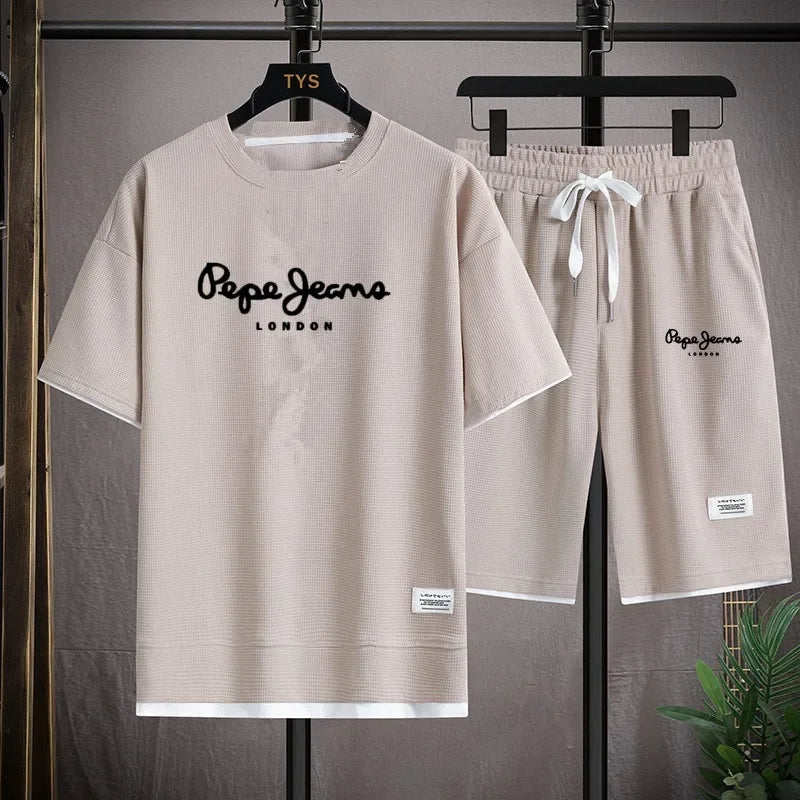 Fashionable casual T-shirt + shorts set for men. Men's sports outfit. Stretch and comfortable low-top running shoes. 2026 summer