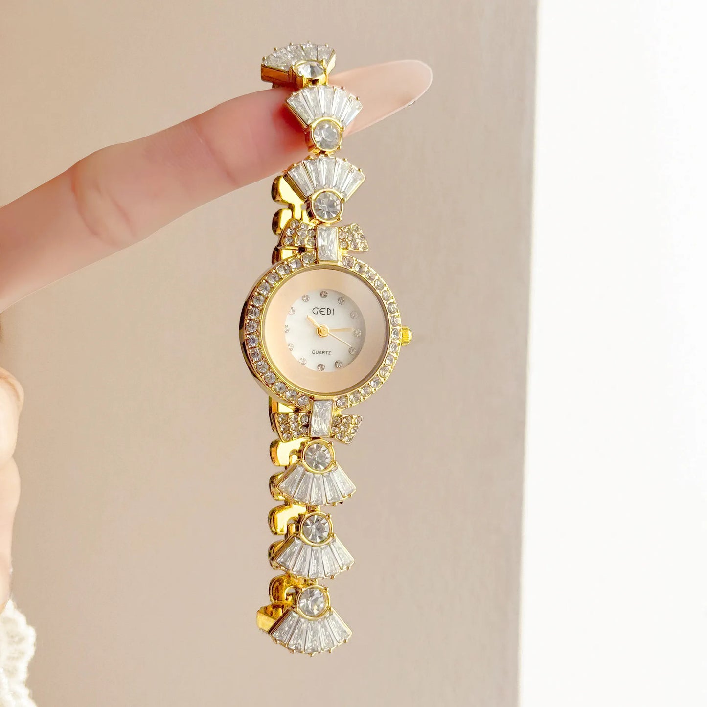 Mermaid Women's Watch Light Luxury Niche Diamond Bracelet Quartz Watch Fashion High-end Gift