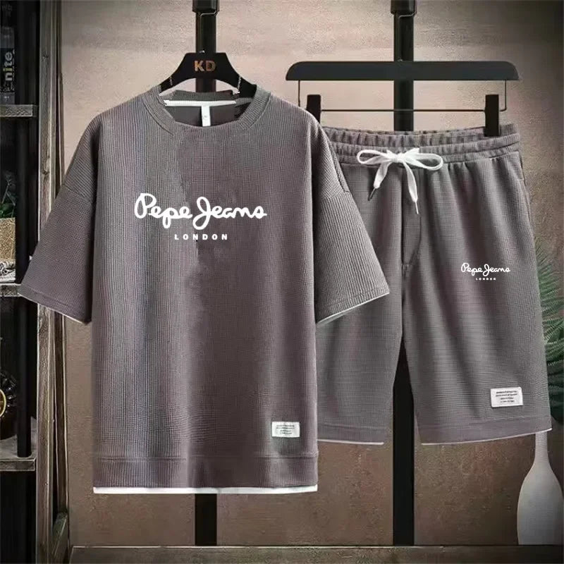 Fashionable casual T-shirt + shorts set for men. Men's sports outfit. Stretch and comfortable low-top running shoes. 2026 summer