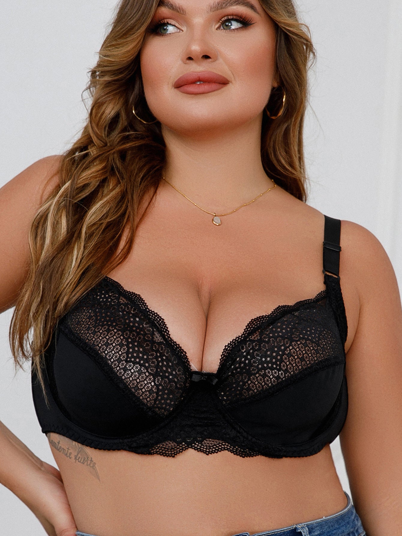 A cross-border new European and American ultra-thin double-breasted steel ring lace underwear adjustable bra French underwear