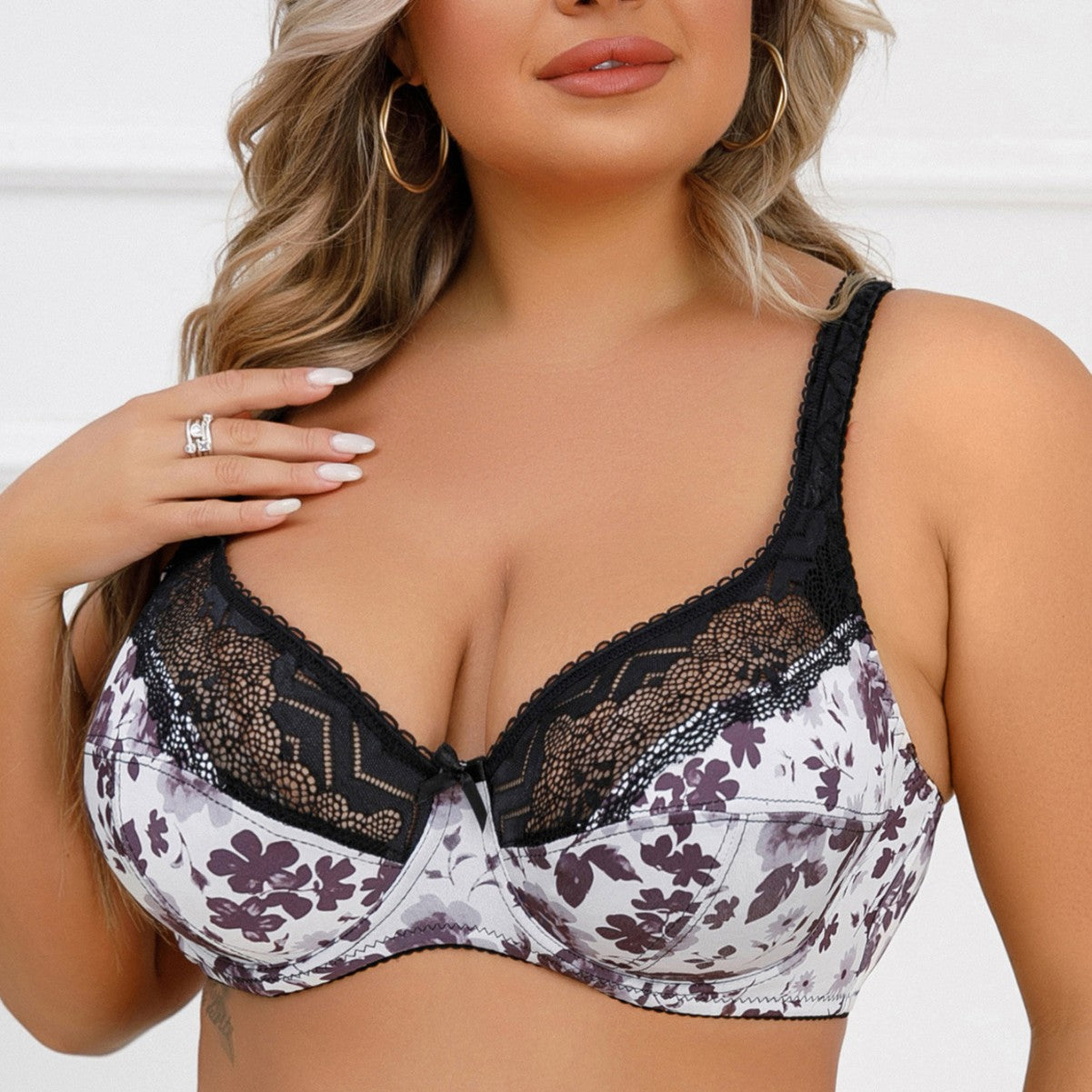 A cross-border new European and American ultra-thin double-breasted steel ring lace underwear adjustable bra French luxury