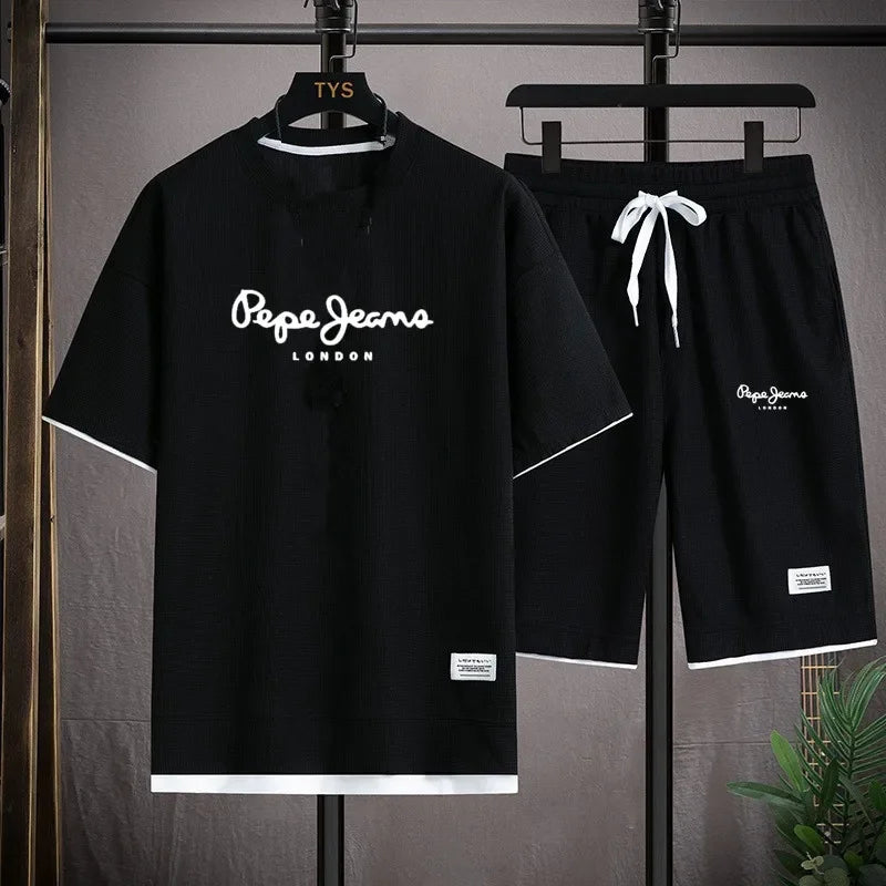 Fashionable casual T-shirt + shorts set for men. Men's sports outfit. Stretch and comfortable low-top running shoes. 2026 summer