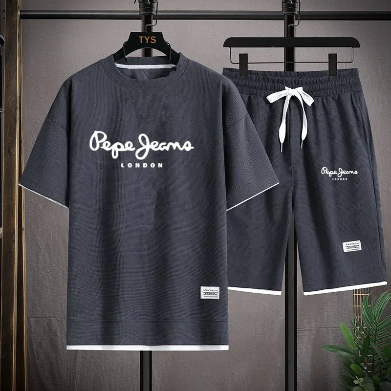 Fashionable casual T-shirt + shorts set for men. Men's sports outfit. Stretch and comfortable low-top running shoes. 2026 summer