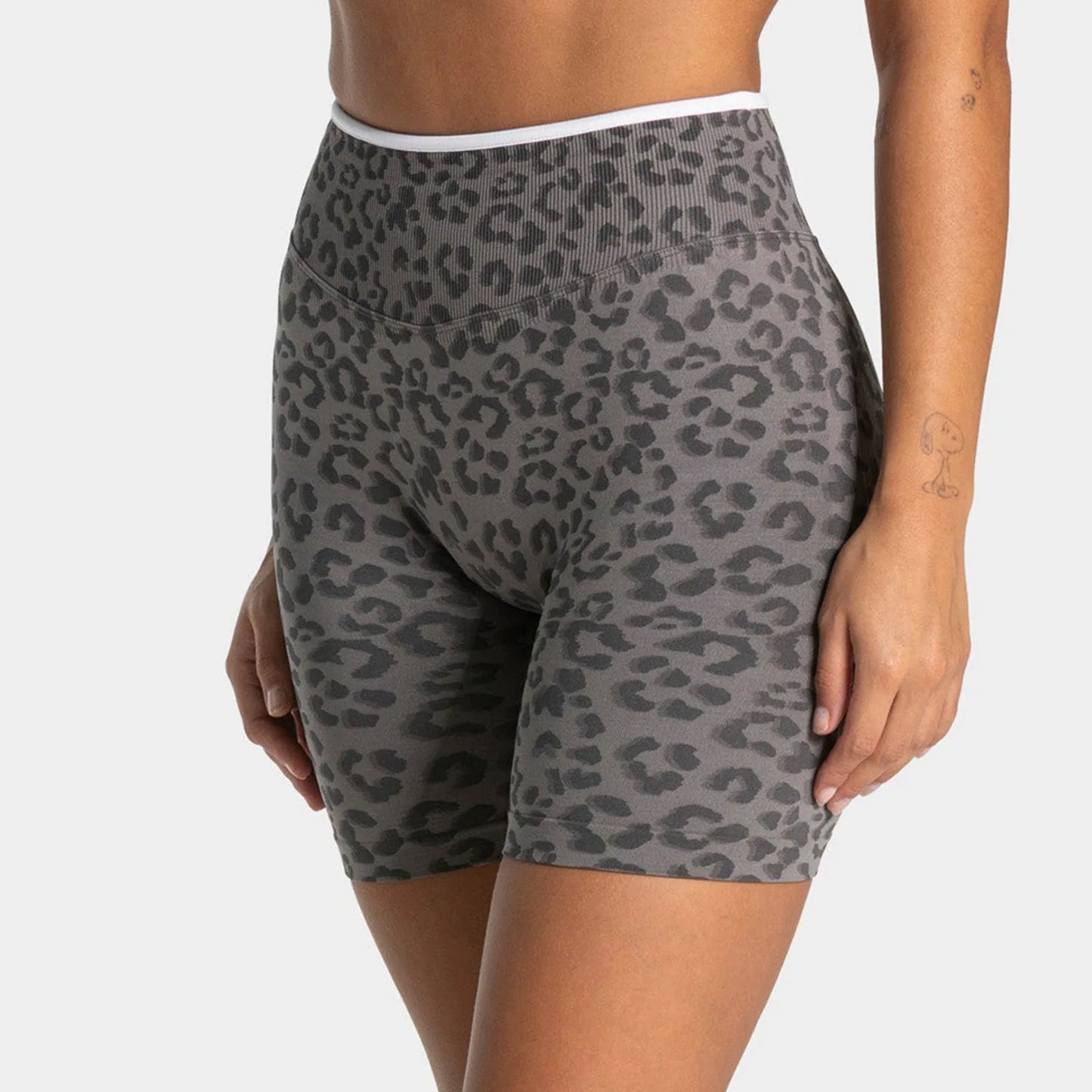 Women Seamless Shorts Yoga Shorts Buttock Lift Gym Leggings Women High Waist Sports Shorts Women Running Workout Shorts Female