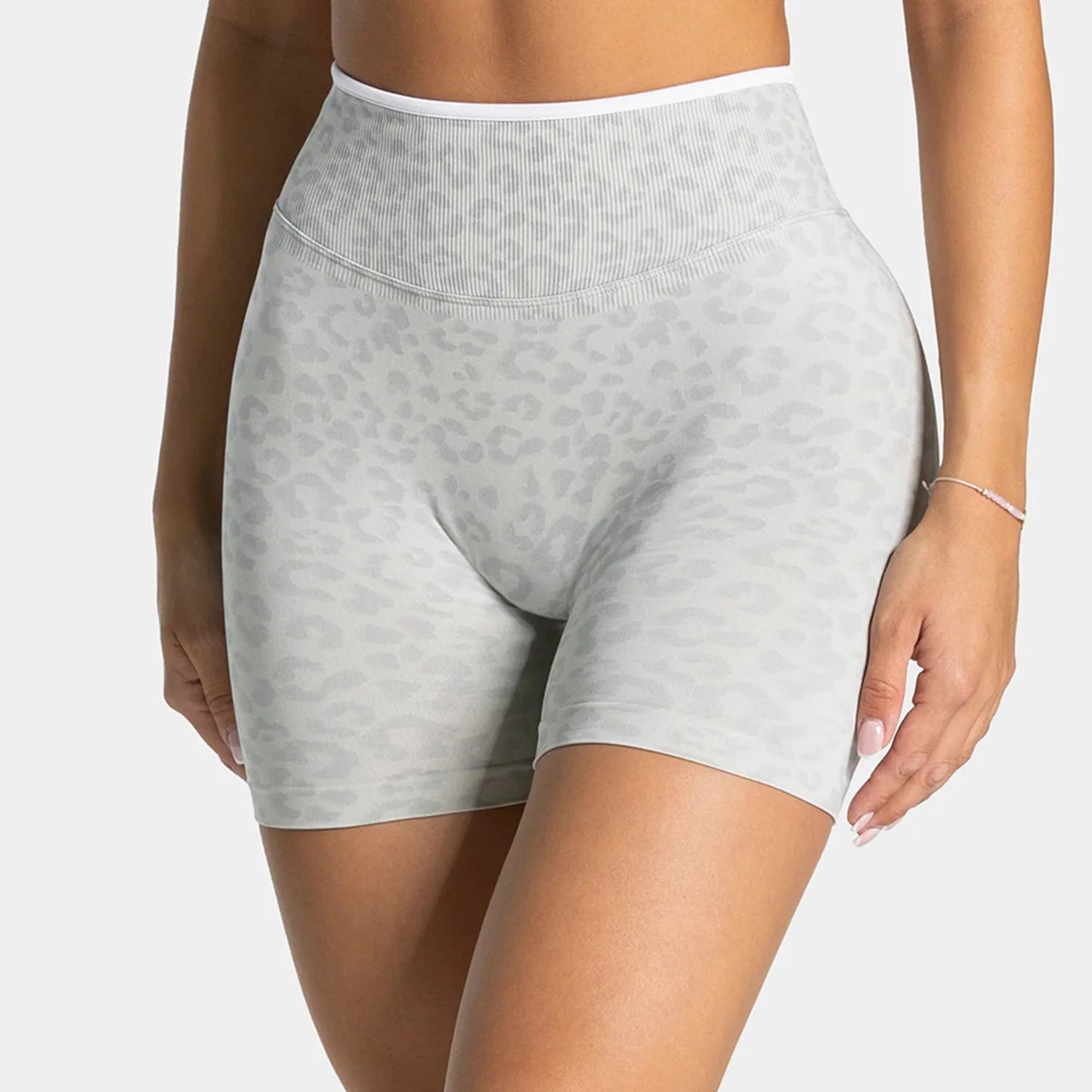 Women Seamless Shorts Yoga Shorts Buttock Lift Gym Leggings Women High Waist Sports Shorts Women Running Workout Shorts Female